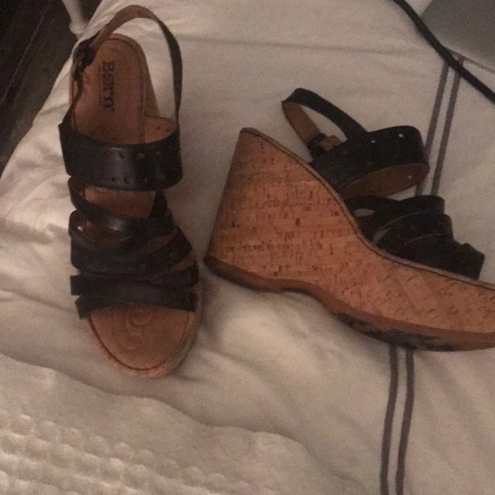 Born black wedges
